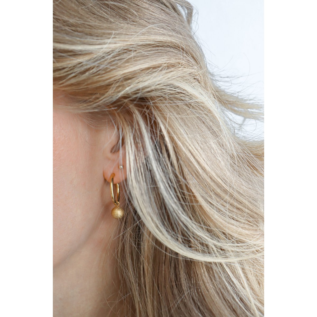 Oorringen Frosted Ball - Goud