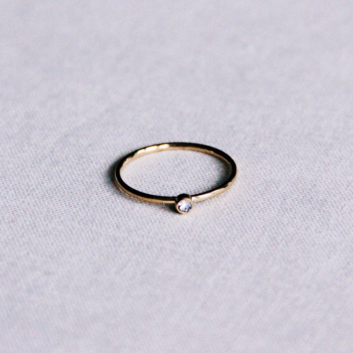 Stalen minimalistische ring mini zirkonia – goudkleur