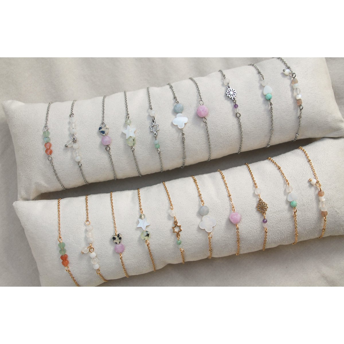 Armbandje Edelsteentjes & Bloemetje - Goud