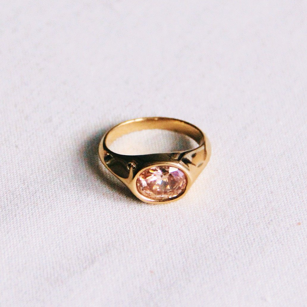 Ring met ovale kristalsteen - perzik