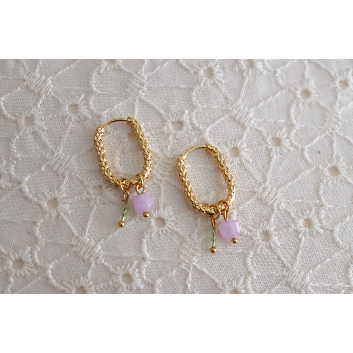 Ovale Chalcedoon & Jade Oorringen - Goud