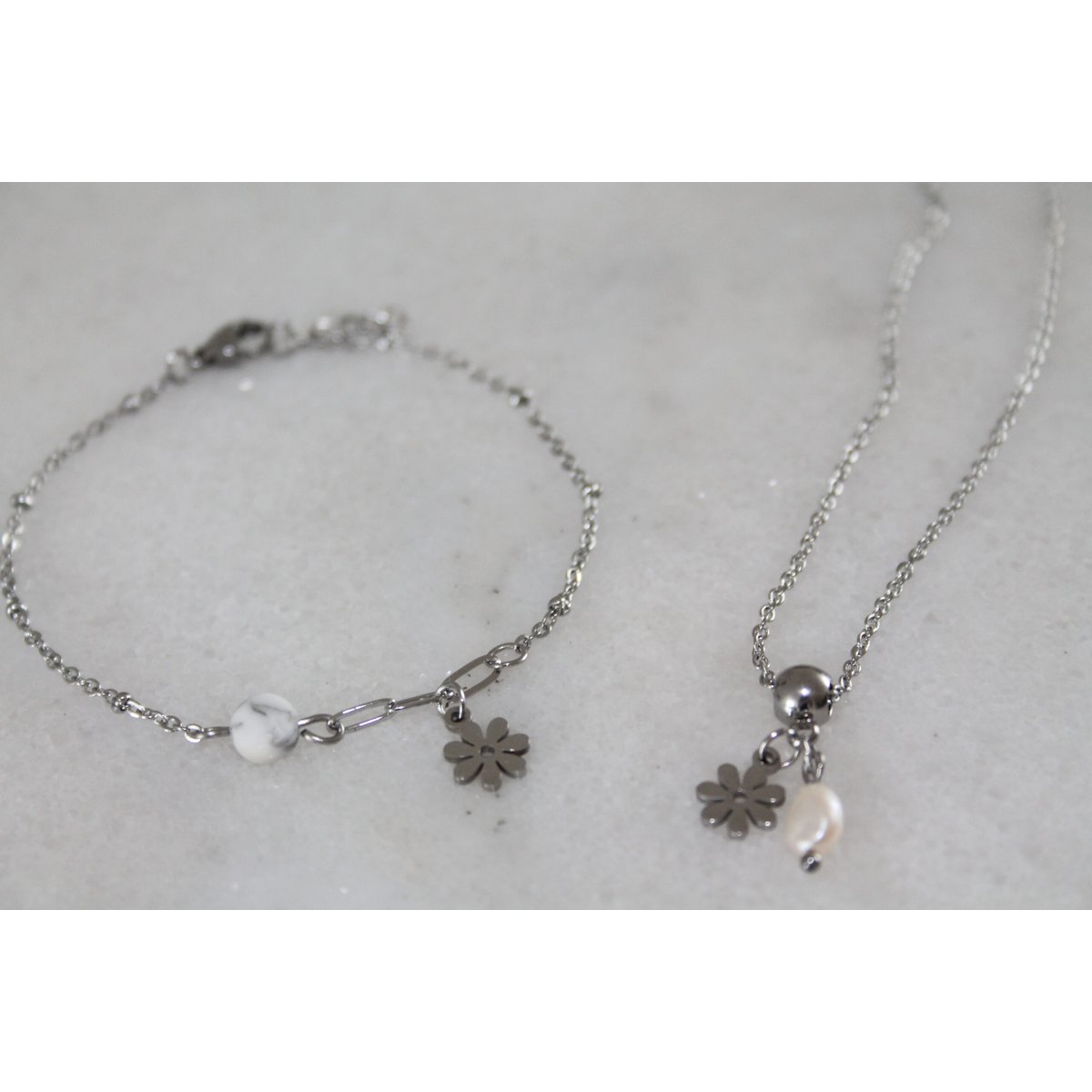 Ketting Bloemetje & Parel - Zilver