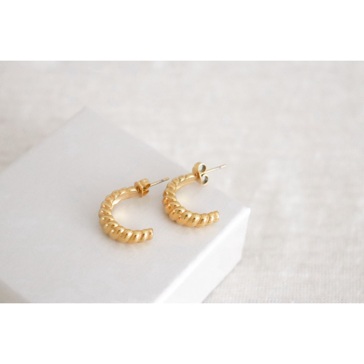 Chunky Croissant Hoops - Goud