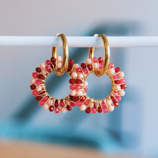 Oorrel met ronde facet hanger - roze/rode mix